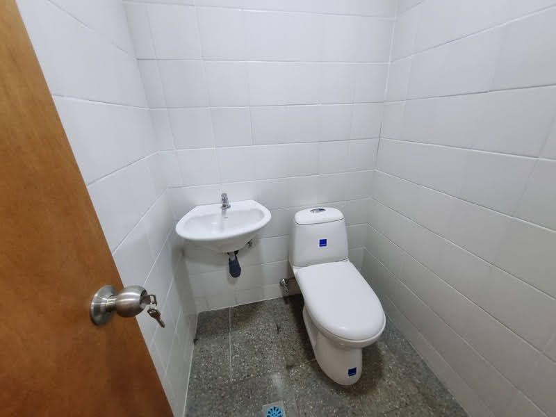 Local en arriendo ubicado en Medellín, sector Guayabal - 16
