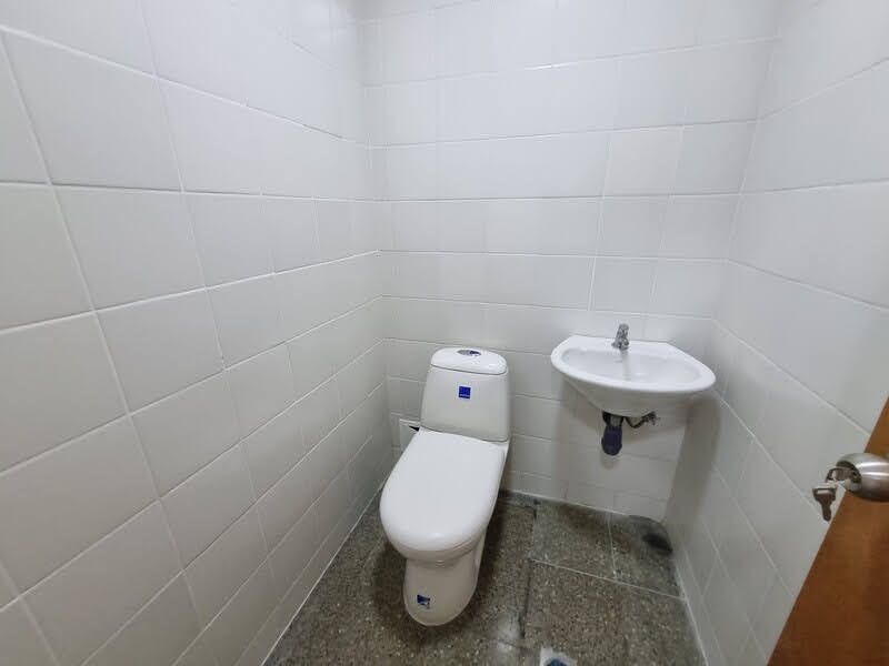 Local en arriendo ubicado en Medellín, sector Guayabal - 17
