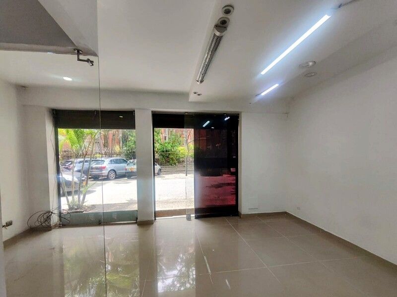 Local en arriendo ubicado en Medellín, sector Plazuelas de San Diego - 2