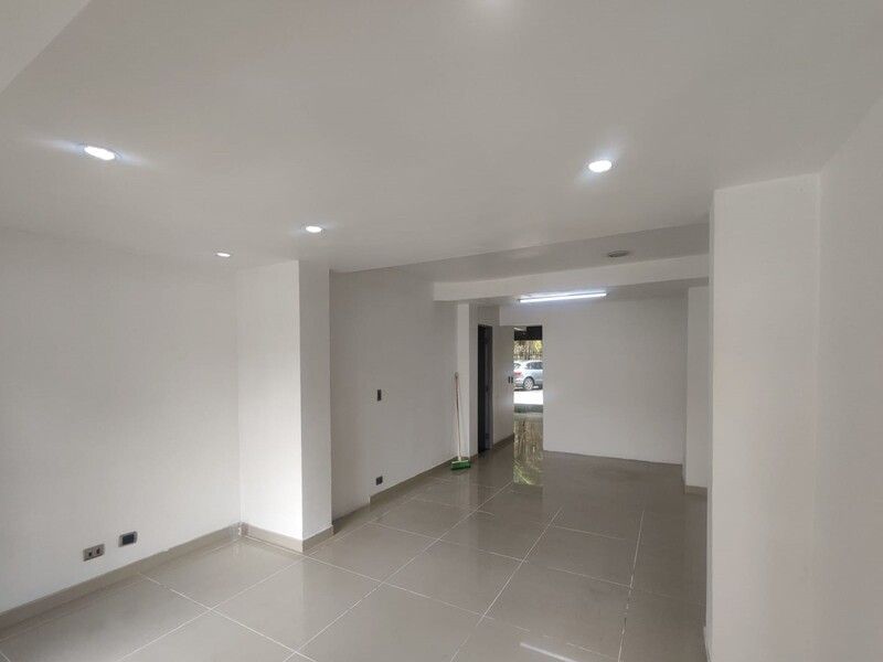 Local en arriendo ubicado en Medellín, sector Plazuelas de San Diego - 3