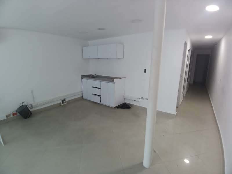 Local en arriendo ubicado en Medellín, sector La Gloria - 14