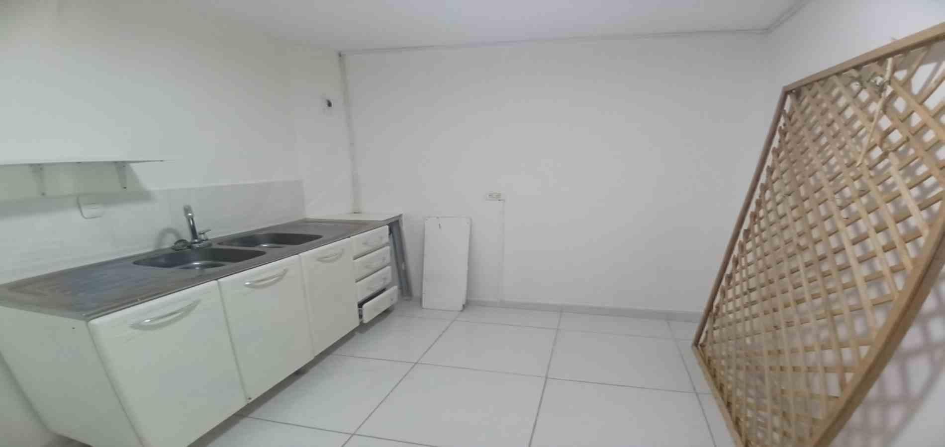 Local en arriendo ubicado en Medellín, sector La Gloria - 24