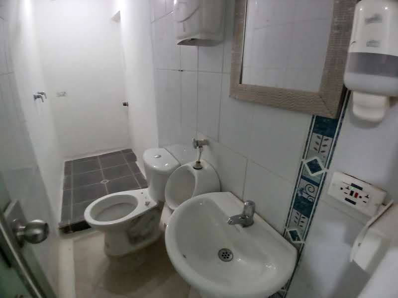 Local en arriendo ubicado en Medellín, sector La Gloria - 36