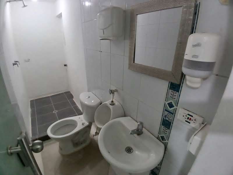 Local en arriendo ubicado en Medellín, sector La Gloria - 37