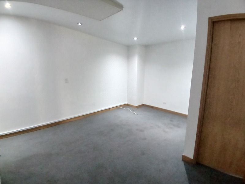 Local en arriendo ubicado en Medellín, sector Laureles - 4