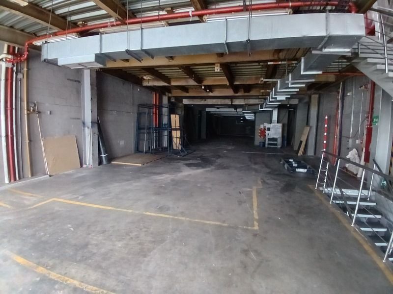 Local en arriendo ubicado en Medellín, sector Laureles - 11