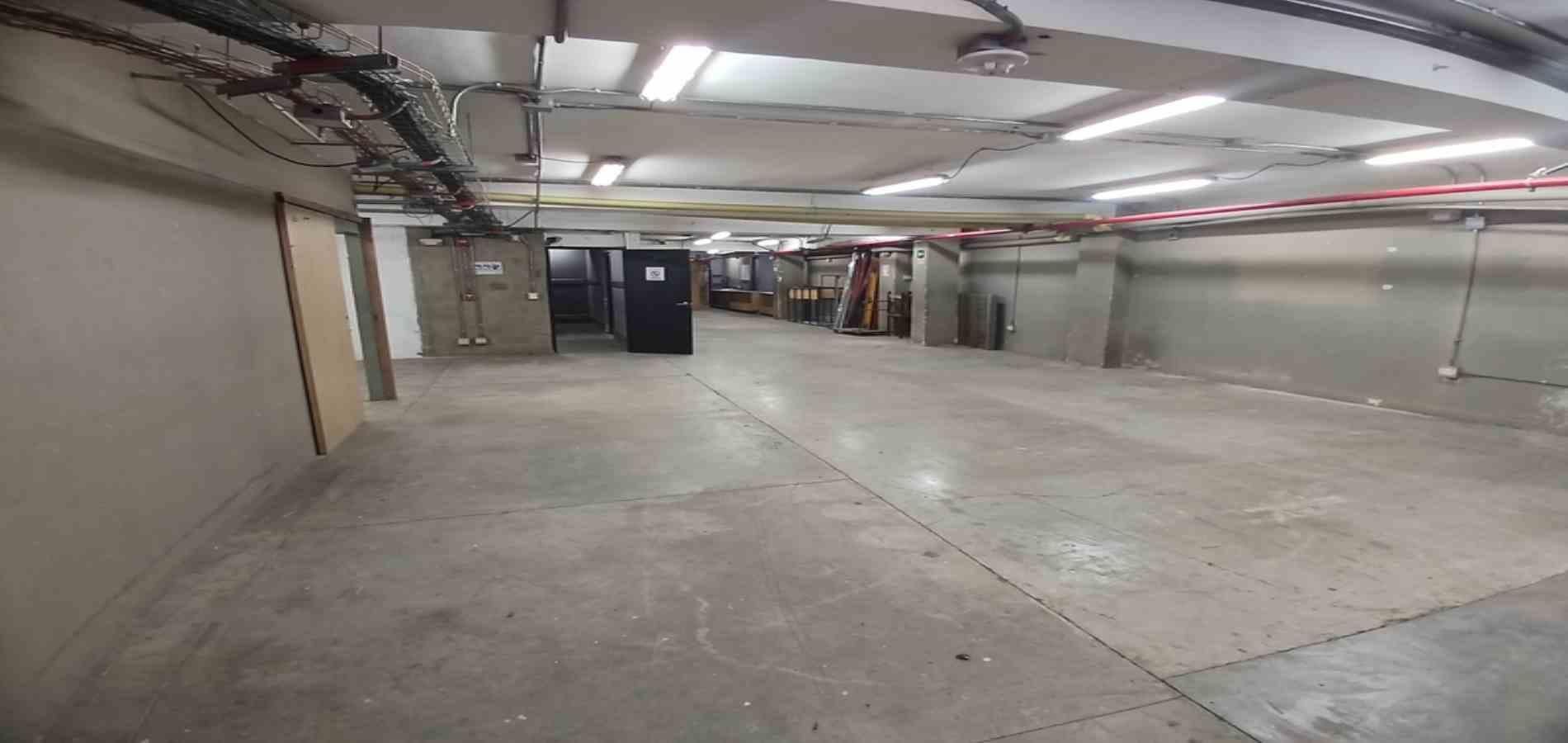 Local en arriendo ubicado en Medellín, sector Laureles - 14