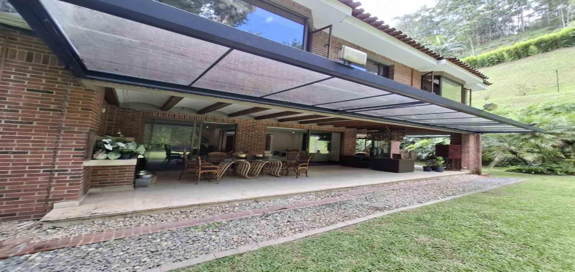 Casa en venta ubicada en Medellín, sector Altos del Poblado - 2