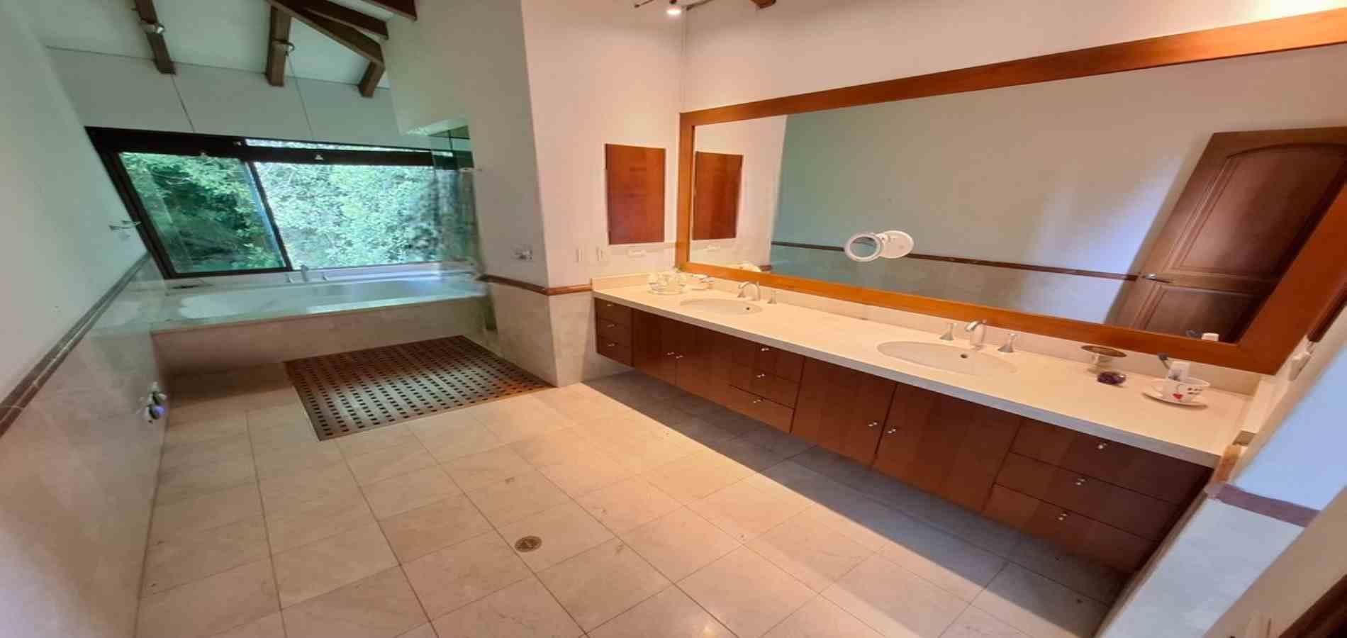 Casa en venta ubicada en Medellín, sector Altos del Poblado - 37