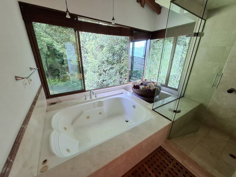 Casa en venta ubicada en Medellín, sector Altos del Poblado - 38