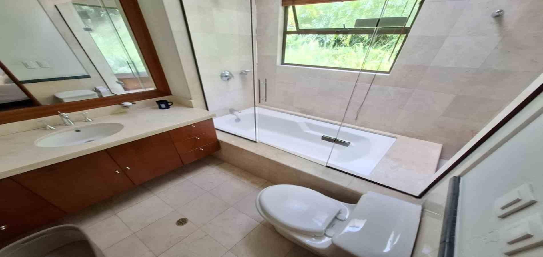 Casa en venta ubicada en Medellín, sector Altos del Poblado - 42