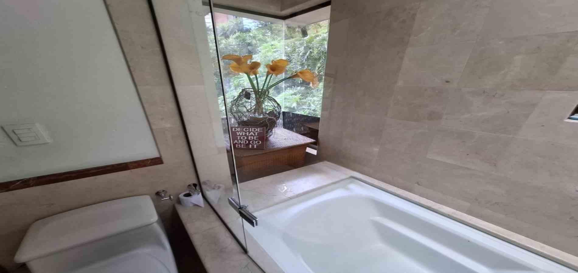Casa en venta ubicada en Medellín, sector Altos del Poblado - 44