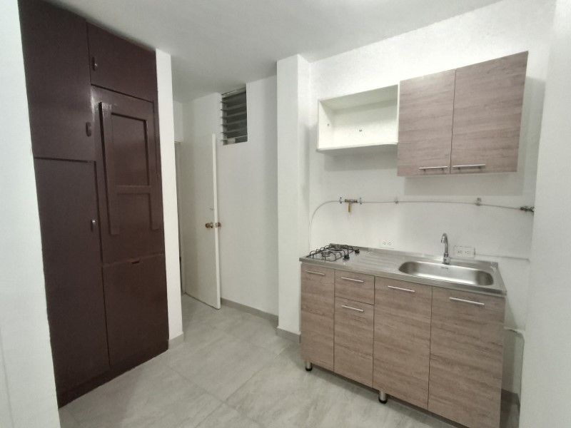 Local en arriendo ubicado en Medellín, sector Laureles - 10