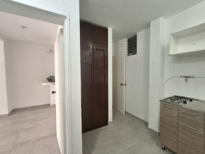 Local en arriendo ubicado en Medellín, sector Laureles - 11