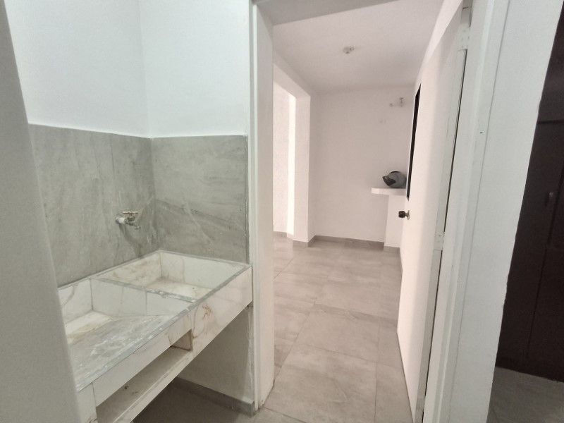 Local en arriendo ubicado en Medellín, sector Laureles - 12
