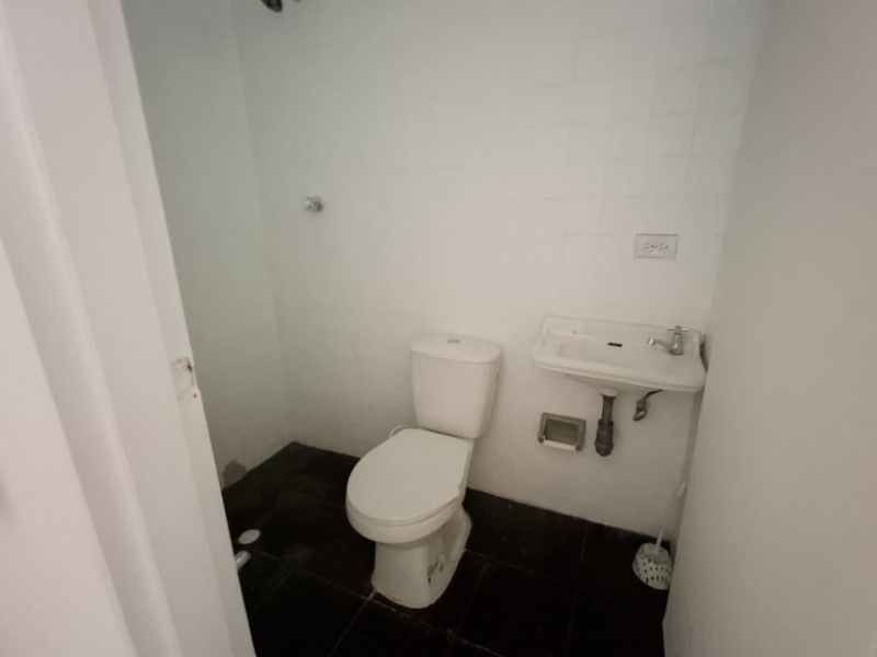 Local en arriendo ubicado en Medellín, sector Laureles - 14