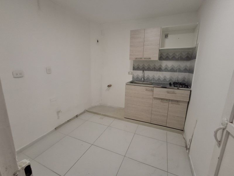 Local en arriendo ubicado en Medellín, sector Belén la Gloria - 4
