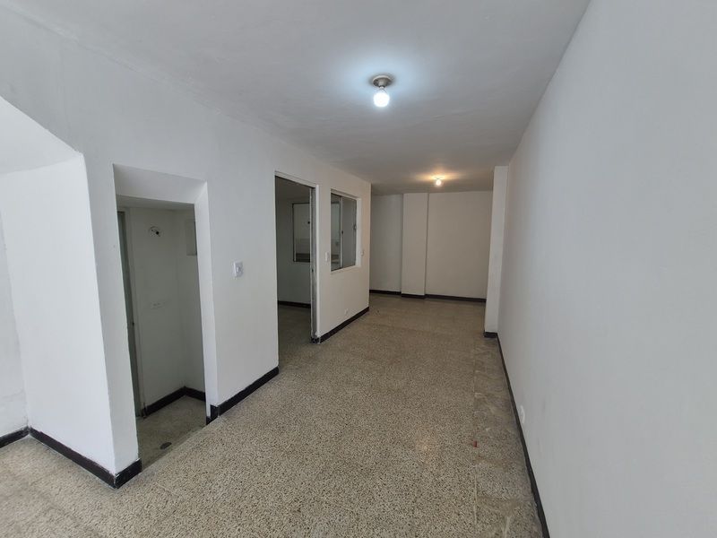 Local en arriendo ubicado en Medellín, sector Candelaria - 2