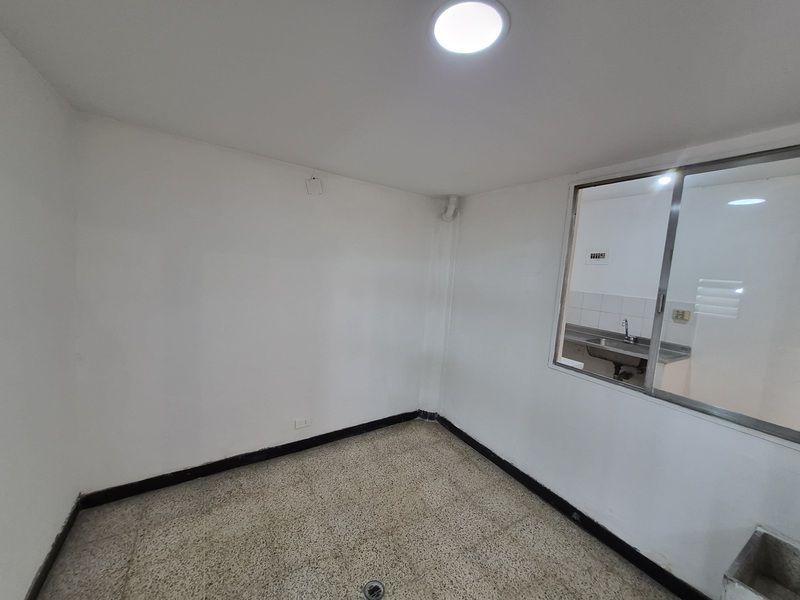Local en arriendo ubicado en Medellín, sector Candelaria - 4