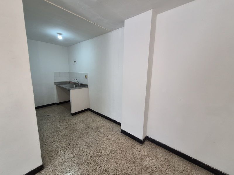 Local en arriendo ubicado en Medellín, sector Candelaria - 5