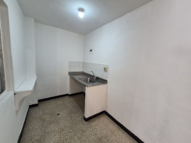 Local en arriendo ubicado en Medellín, sector Candelaria - 6