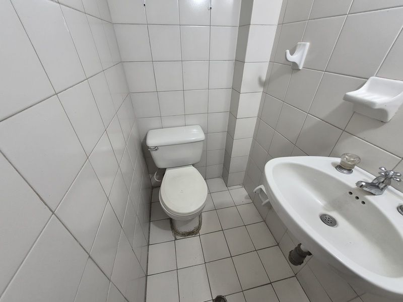 Local en arriendo ubicado en Medellín, sector Candelaria - 8