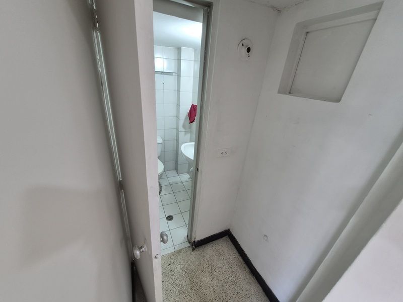 Local en arriendo ubicado en Medellín, sector Candelaria - 9