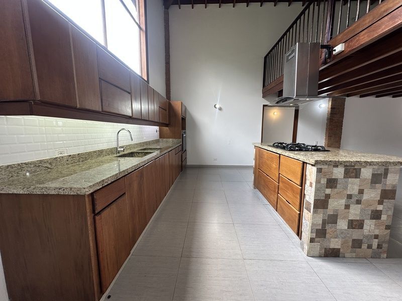 Casa en arriendo ubicada en Envigado, sector Las Antillas - 4