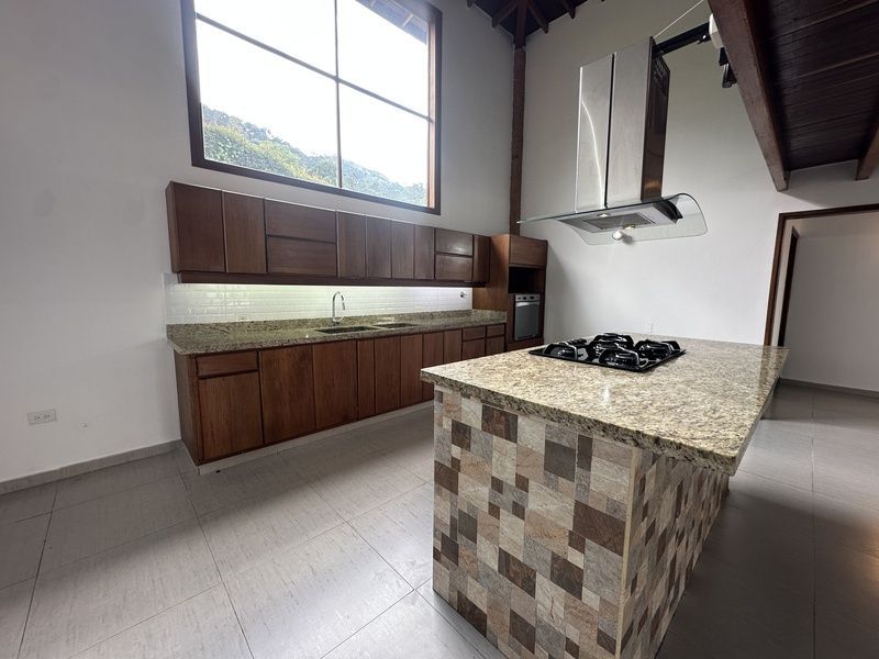 Casa en arriendo ubicada en Envigado, sector Las Antillas - 7