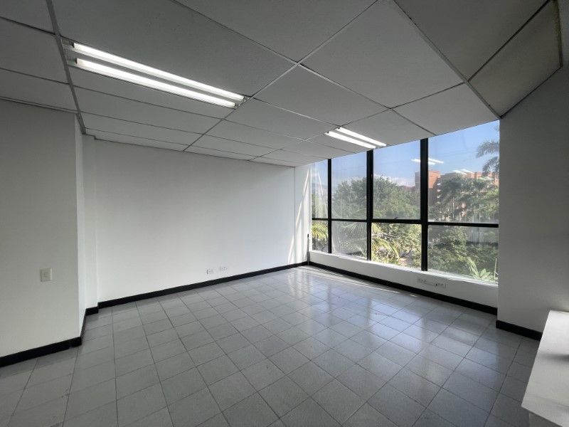 Oficina en arriendo ubicada en Medellín, sector Avenida Nutibara - 5