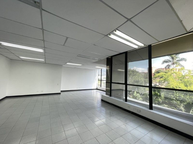 Oficina en arriendo ubicada en Medellín, sector Avenida Nutibara - 9