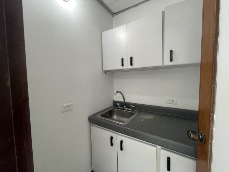 Oficina en arriendo ubicada en Medellín, sector Avenida Nutibara - 10