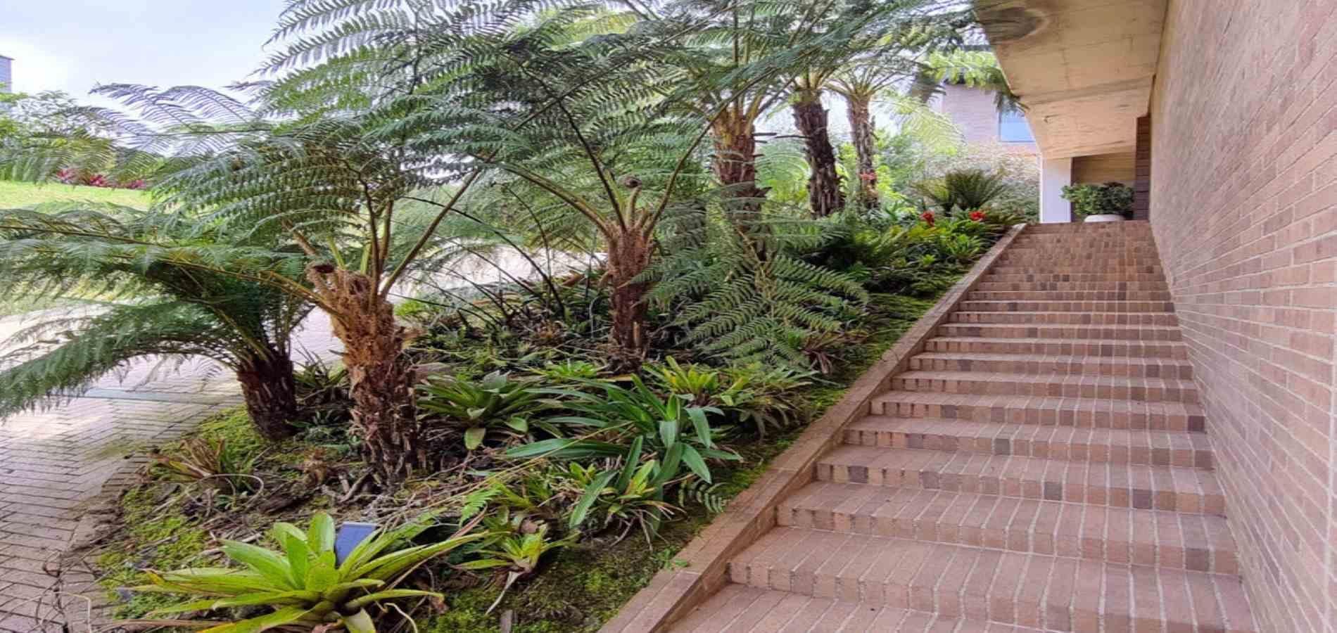 Casa en venta ubicada en Envigado, sector Alto de las Palmas - 68