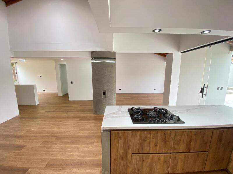 Casa en arriendo ubicada en Envigado, sector Loma de Benedictinos - 2