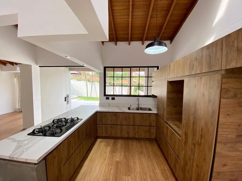 Casa en arriendo ubicada en Envigado, sector Loma de Benedictinos - 4