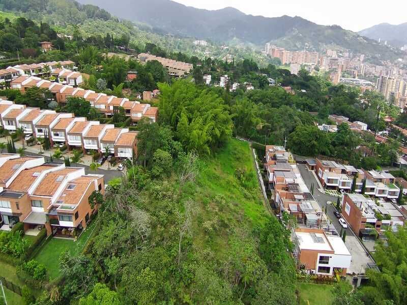 Lote en venta ubicado en Envigado, sector La Calleja - 4