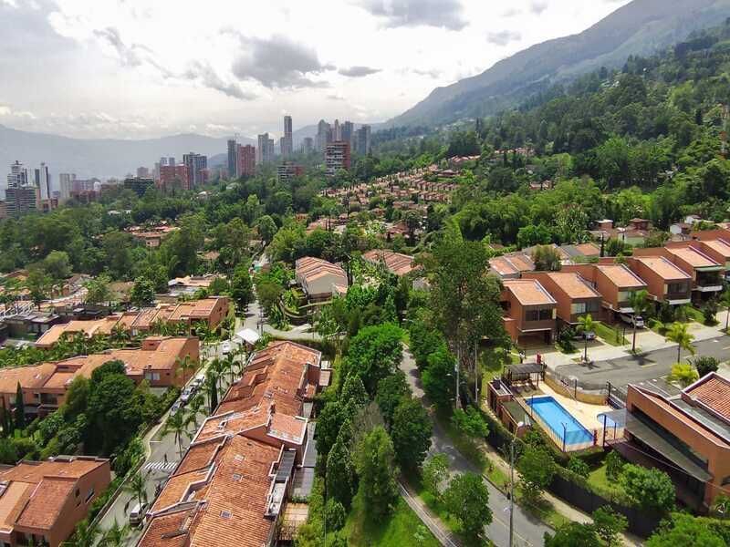 Lote en venta ubicado en Envigado, sector La Calleja - 5
