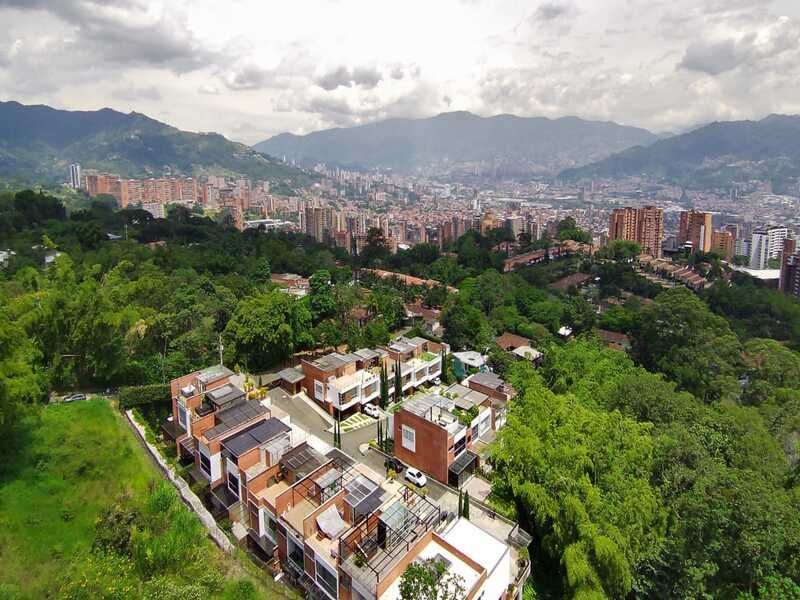 Lote en venta ubicado en Envigado, sector La Calleja - 7