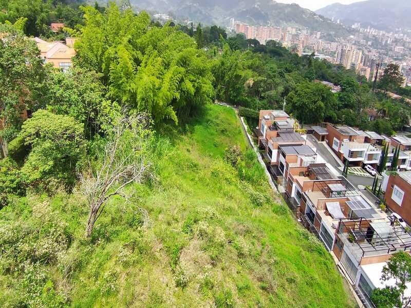 Lote en venta ubicado en Envigado, sector La Calleja - 8