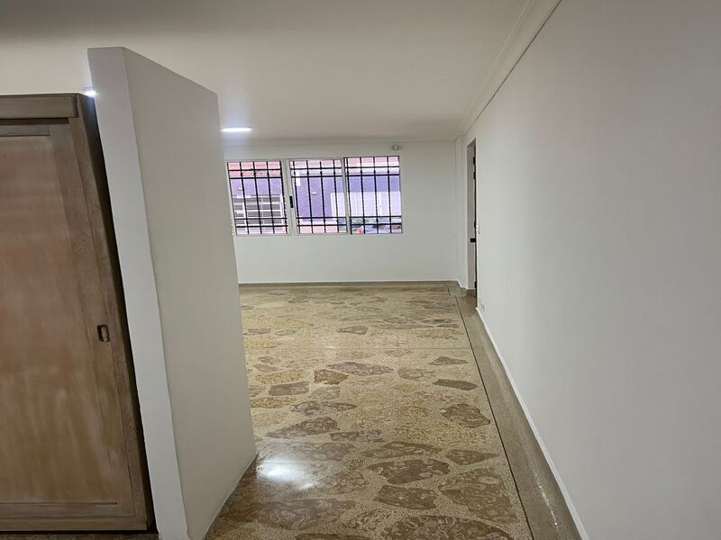 Oficina en venta ubicada en Medellín, sector Laureles - 5