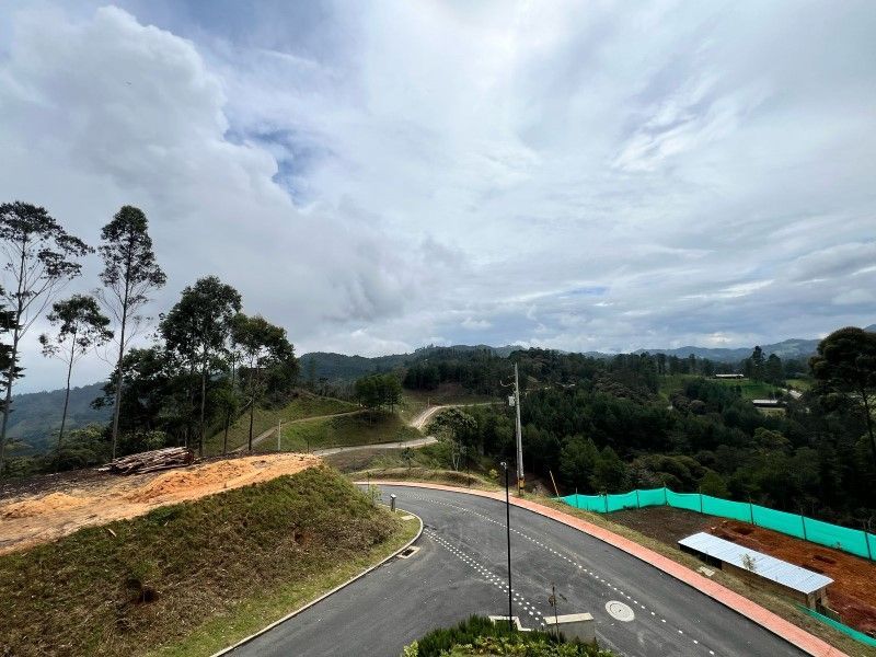 Lote en venta ubicado en El Retiro, sector Don Diego - 12