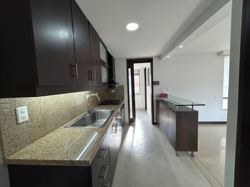 APARTAMENTO EN ARRIENDO UBICADO EN MEDELLIN SECTOR LAURELES - 3