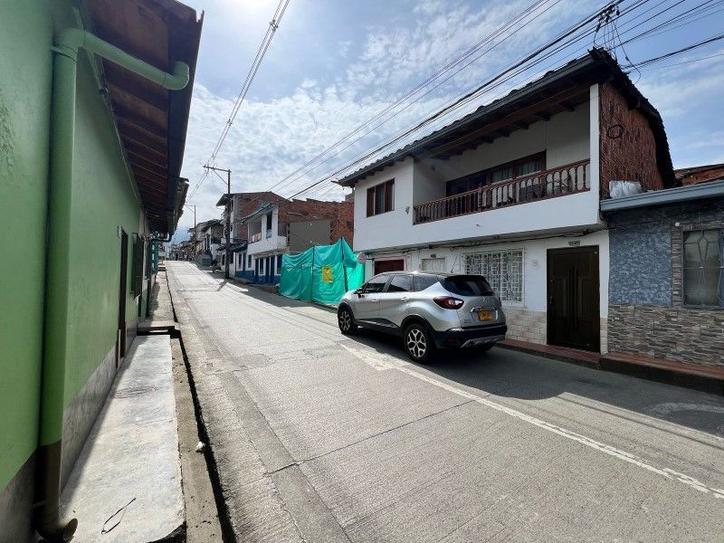 Lote en venta ubicado en El Retiro, sector Centro - 8