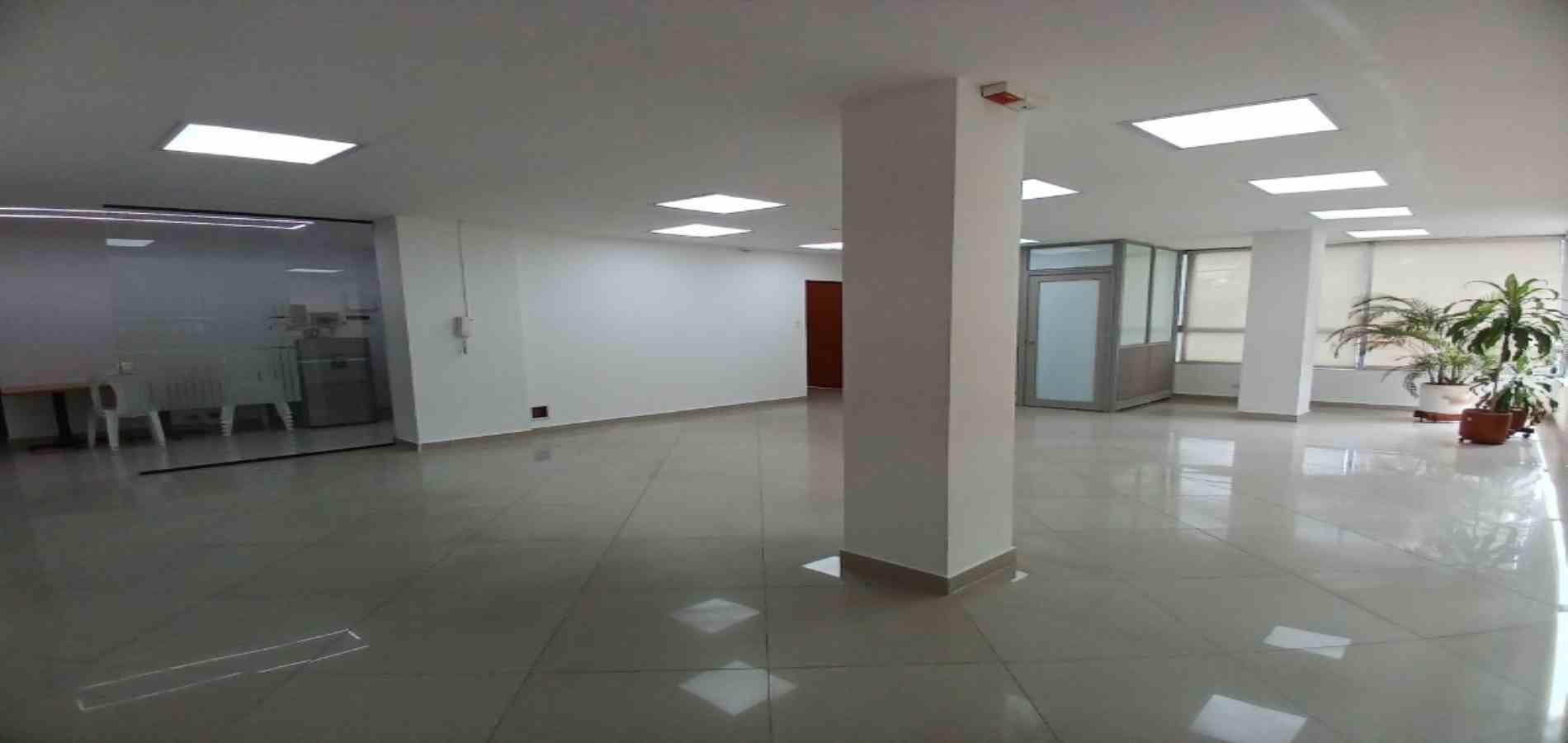 Oficina en arriendo ubicada en Medellín, sector Estadio - 3