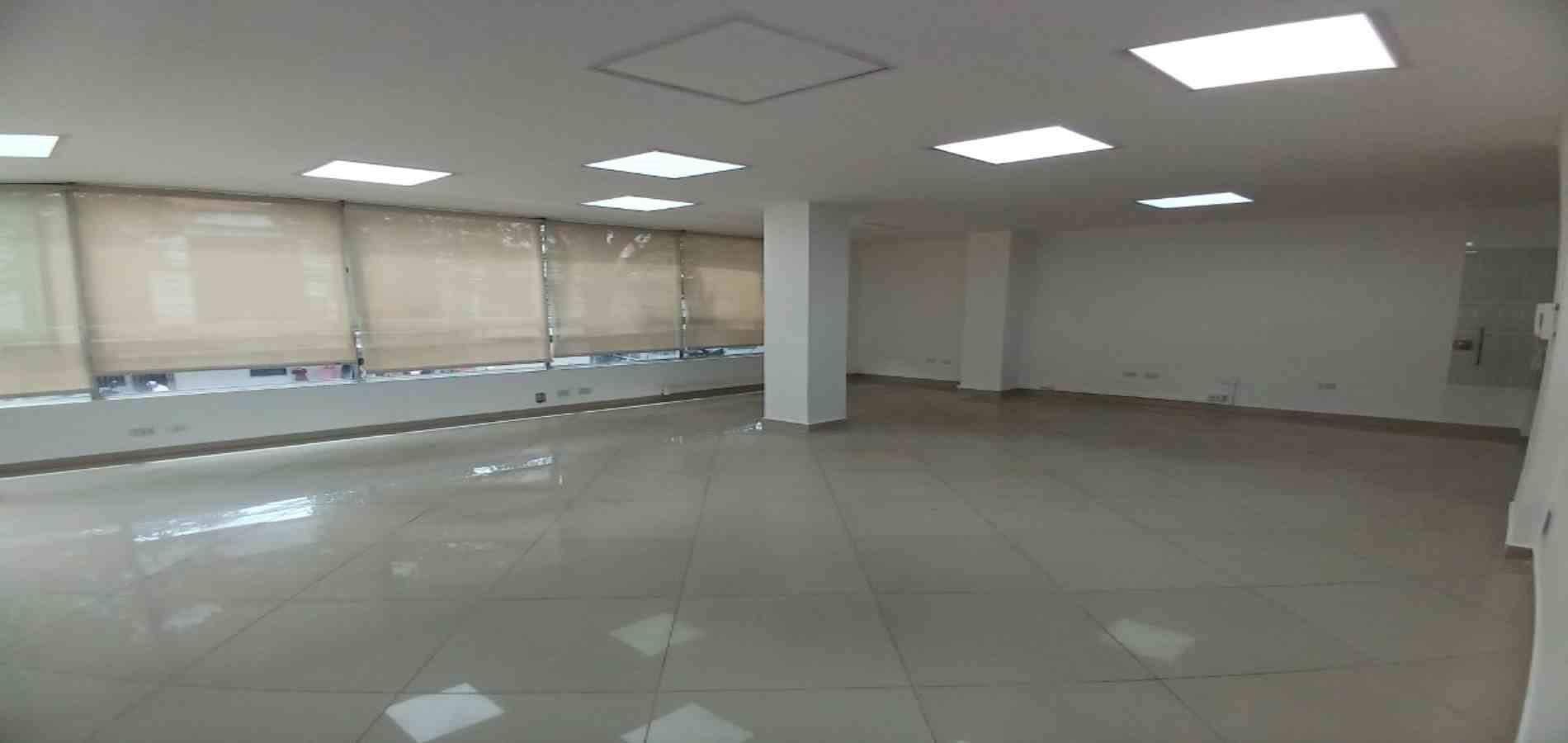 Oficina en arriendo ubicada en Medellín, sector Estadio - 4