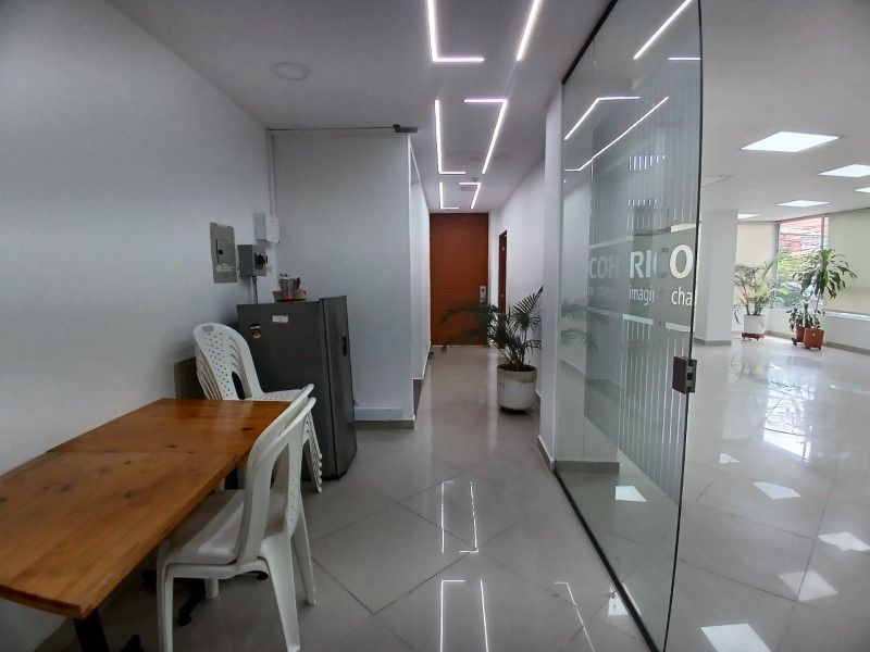 Oficina en arriendo ubicada en Medellín, sector Estadio - 10