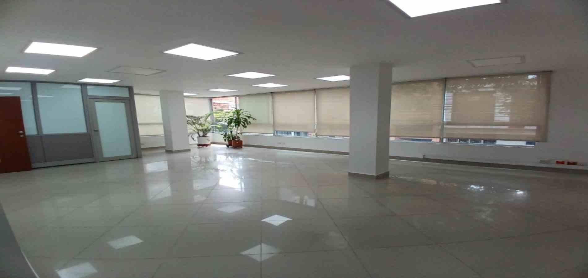 Oficina en arriendo ubicada en Medellín, sector Estadio - 11