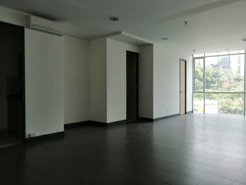 Oficina en arriendo ubicada en Medellín, sector Manila - 2