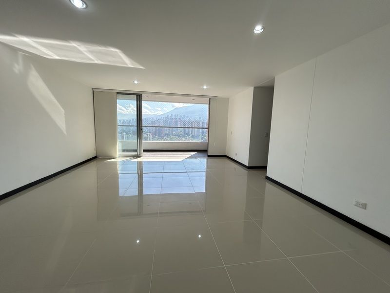 APARTAMENTO EN ARRIENDO UBICADO EN ENVIGADO SECTOR LOMA DE LAS BRUJAS - 2