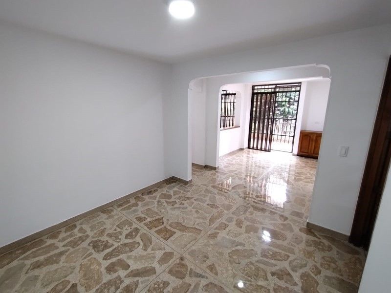 Apartamento en venta ubicado en Medellín, sector Laureles - 2